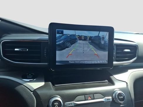 Used 2020 Ford Explorer XLT w/ Equipment Group 202A AWD/4WD image 22