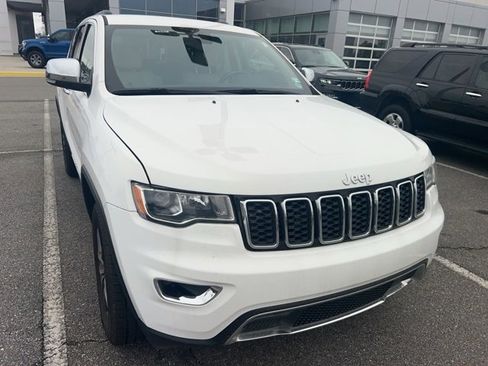 Used 2017 Jeep Grand Cherokee Limited image 3