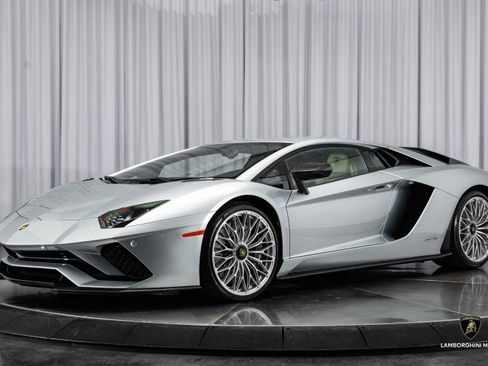 Used 2018 Lamborghini Aventador S image 13