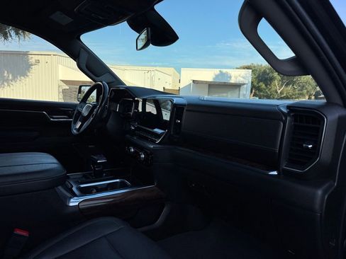 Used 2023 GMC Sierra 1500 SLT w/ SLT Premium Package image 29