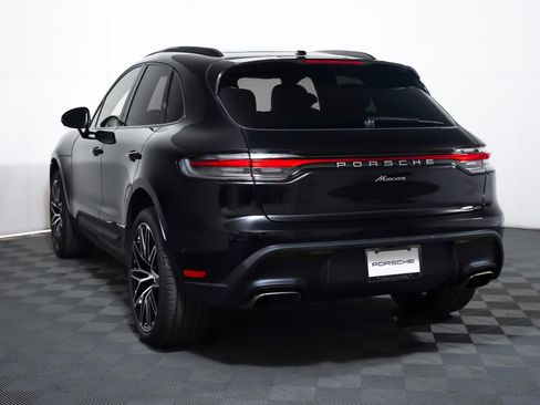 Certified 2025 Porsche Macan image 3