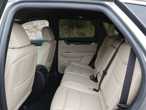 Used 2018 Cadillac XT5 FWD image 24