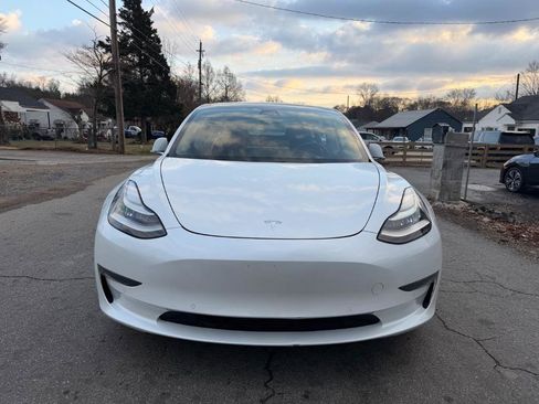 Used 2020 Tesla Model 3 Standard Range image 2