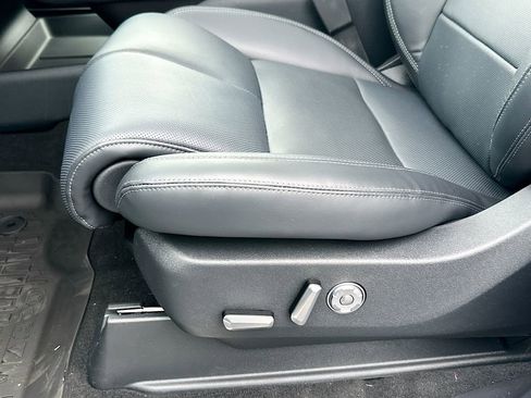 New 2025 Lincoln Navigator Reserve w/ Jet Appearance Package image 9