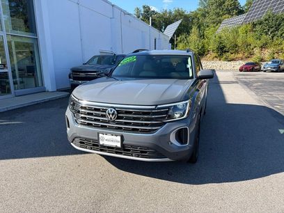 Used 2026 Volkswagen Atlas SE w/ Black Wheel Package