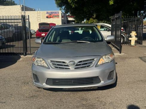 Used 2013 Toyota Corolla LE FWD image 3