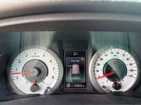 Used 2015 Toyota Sienna SE FWD image 6