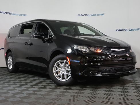 New 2026 Chrysler Voyager LX image 2