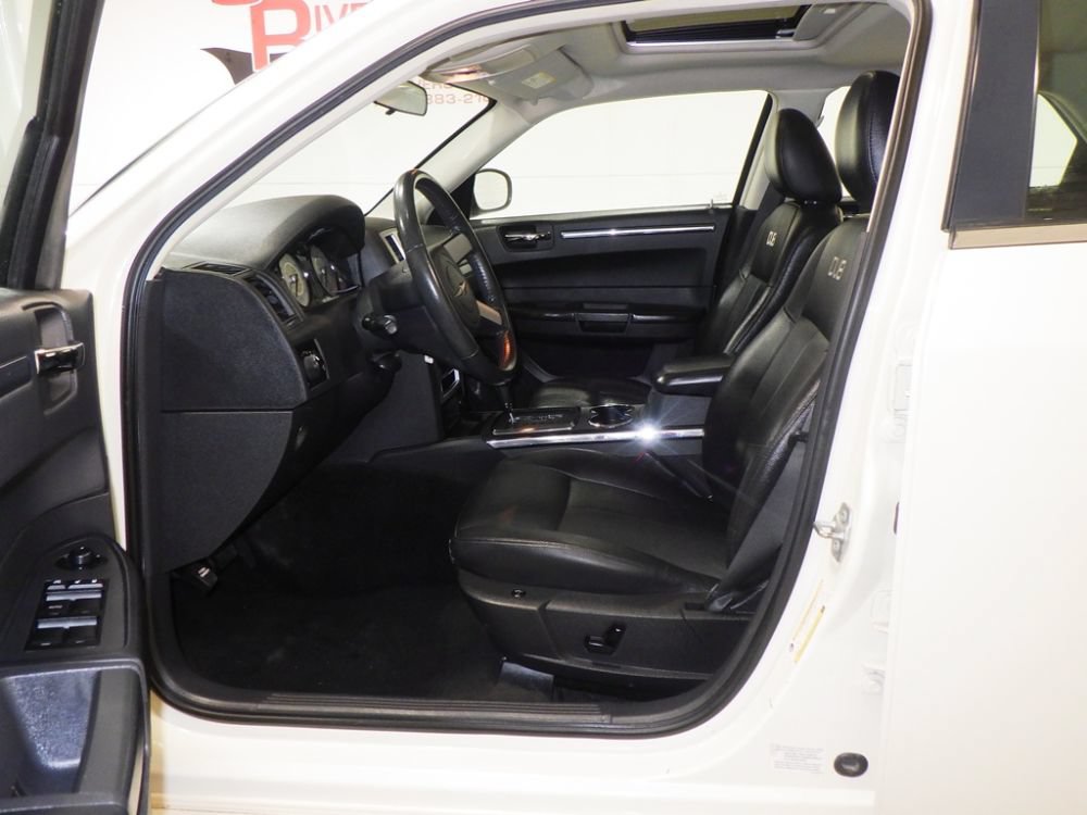Used 2008 Chrysler 300 Touring RWD image 9