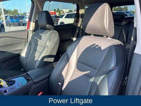 Used 2024 Nissan Rogue SV w/ SV Premium Package FWD image 13