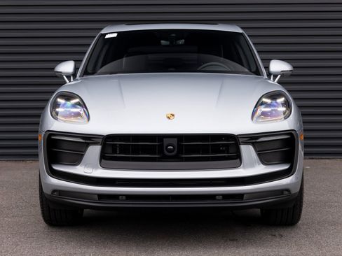 Used 2025 Porsche Macan image 7