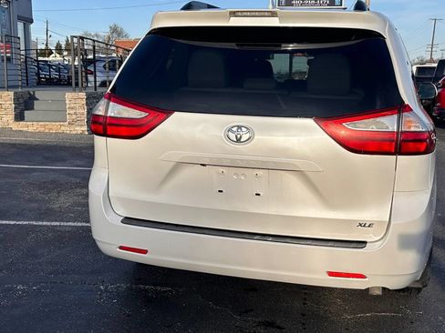 Used 2019 Toyota Sienna XLE w/ Protection Package FWD image 5