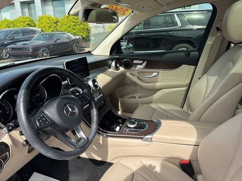 Used 2019 Mercedes-Benz GLC 300 4MATIC image 10