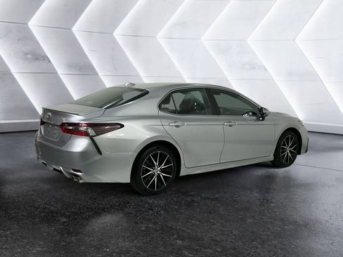 Used 2024 Toyota Camry SE image 4