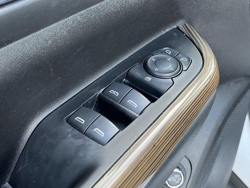 Used 2023 GMC Acadia SLE w/ Driver Convenience Package image 30