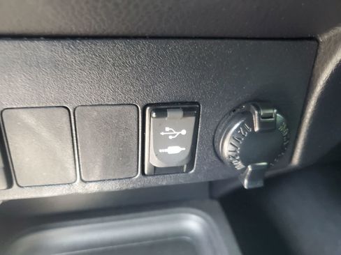 Used 2016 Toyota RAV4 Limited FWD image 22