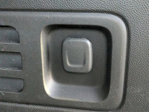 Used 2018 Chevrolet Traverse LS image 14