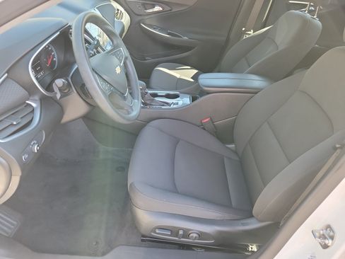 Used 2025 Chevrolet Malibu LT image 4