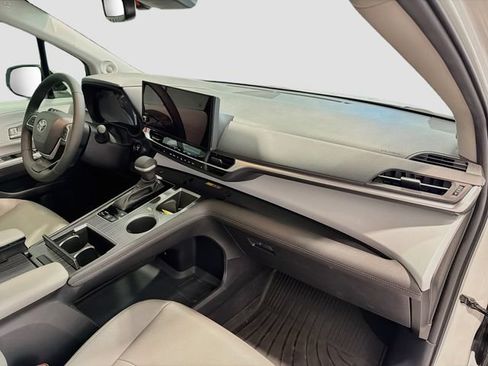 Certified 2026 Toyota Sienna XLE AWD/4WD image 25