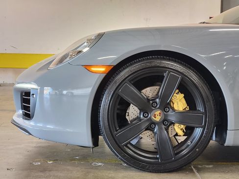 Used 2018 Porsche 911 Carrera RWD image 5