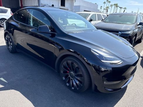 Used 2023 Tesla Model Y Performance AWD/4WD image 8