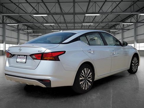 Used 2024 Nissan Altima 2.5 SV FWD image 4
