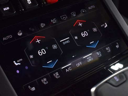 Used 2025 Lamborghini Urus SE image 33