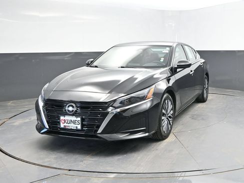 Used 2025 Nissan Altima 2.5 SV FWD image 5