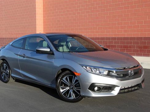 Used 2018 Honda Civic EX-T image 2