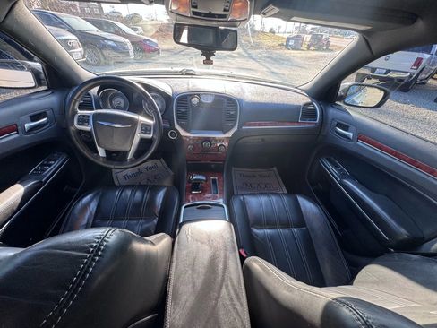 Used 2013 Chrysler 300 image 22