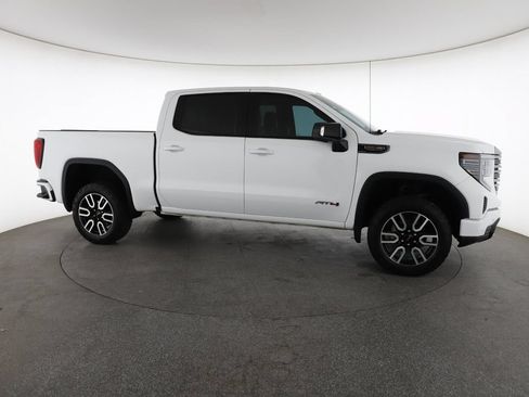 Used 2024 GMC Sierra 1500 AT4 w/ Technology Package AWD/4WD image 15