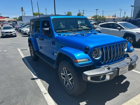 Used 2021 Jeep Wrangler Unlimited Sahara AWD/4WD image 7