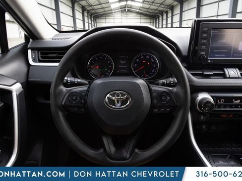 Used 2021 Toyota RAV4 XLE FWD image 5