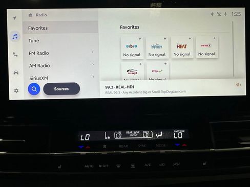 Used 2025 Toyota Sienna XLE AWD/4WD image 27