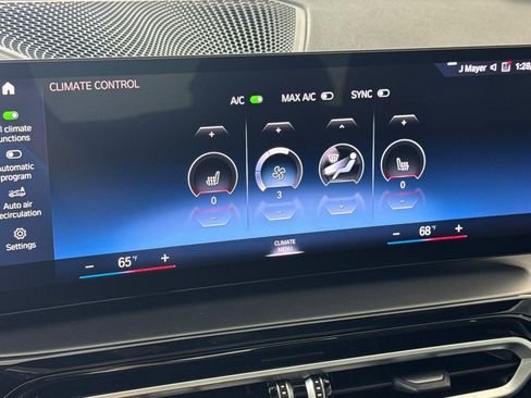 Used 2024 BMW 230i Coupe w/ Convenience Package RWD image 22