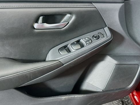 Used 2025 Nissan Sentra SV FWD image 15