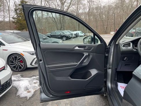 Certified 2021 Volkswagen Tiguan SE w/ Panoramic Sunroof Package image 31