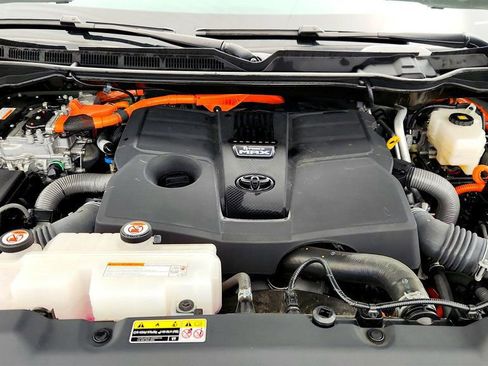 Used 2024 Toyota Sequoia Platinum AWD/4WD image 26