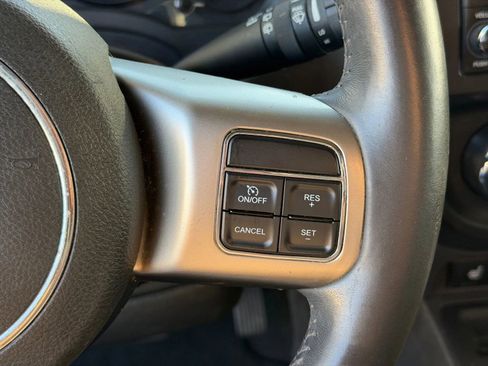 Used 2014 Jeep Patriot Latitude FWD image 34