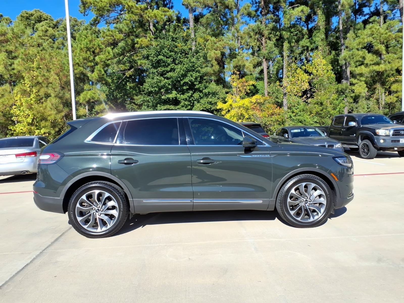 Used 2022 Lincoln Nautilus Reserve w/ Luxury Package AWD/4WD image 4