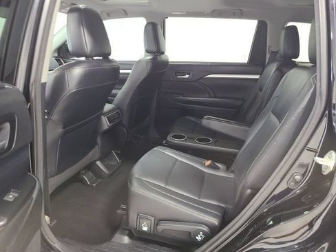 Used 2018 Toyota Highlander XLE AWD/4WD image 22