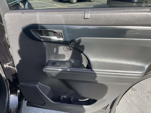 Used 2021 Toyota Highlander XLE image 44