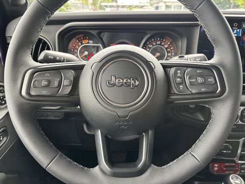 Used 2026 Jeep Wrangler Unlimited Rubicon AWD/4WD image 7