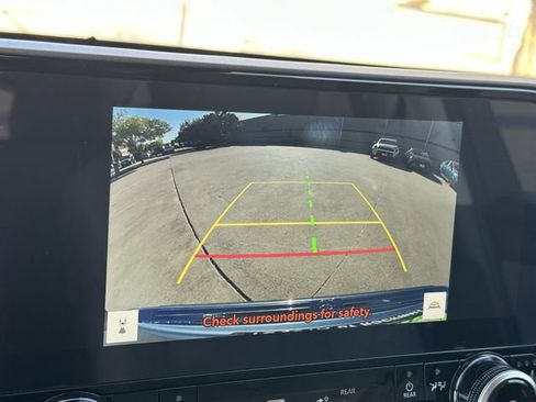 Used 2023 Toyota Highlander Limited FWD image 18