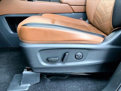 Certified 2025 Nissan Pathfinder Platinum w/ Cargo Package FWD image 33