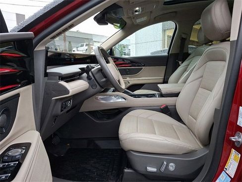 Certified 2024 Lincoln Nautilus Reserve w/ Equipment Group 202A image 13