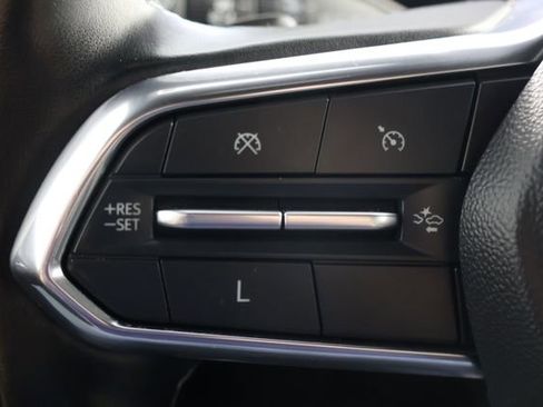 Used 2024 Chevrolet Traverse LT FWD image 11