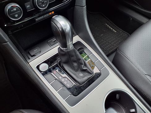 Used 2021 Volkswagen Passat 2.0T SE image 20