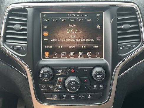 Used 2017 Jeep Grand Cherokee Limited image 19