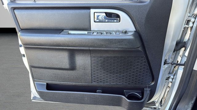Used 2017 Ford Expedition XLT AWD/4WD image 10